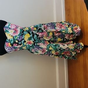 Size 6 floral strapless dress with pockets